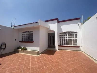 Fachada interior · Casa en Campestre Italiana