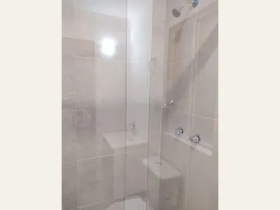Regadera · Departamento en Villas del Refugio (planta baja)